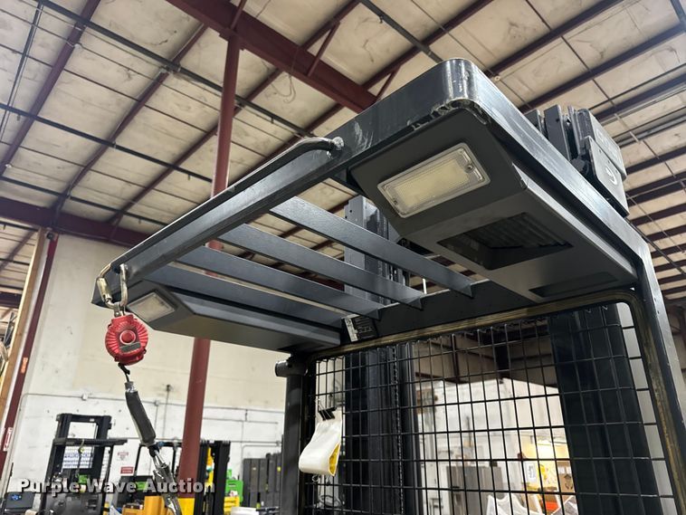 image for item EF1050 2019 Crown SP3520-30 order picker
