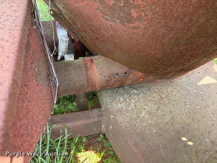 image for item EF1061 International 1150 grain cart