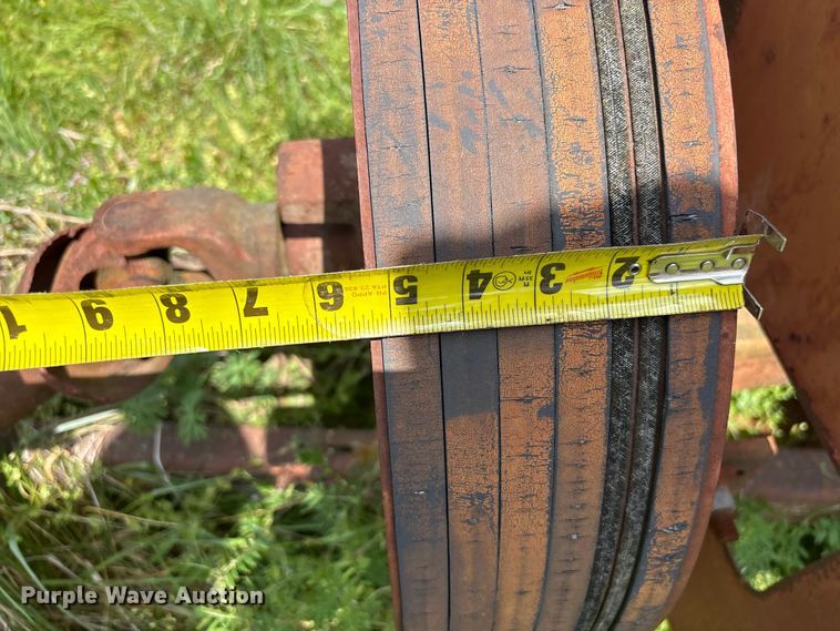 image for item EF1061 International 1150 grain cart