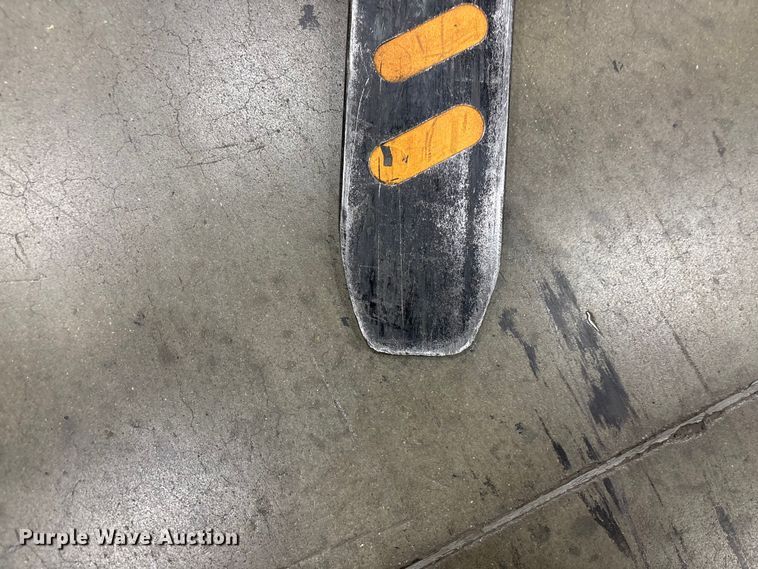 image for item EF1073 2018 Crown FC5214-40 forklift