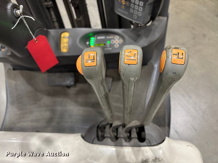 image for item EF1073 2018 Crown FC5214-40 forklift