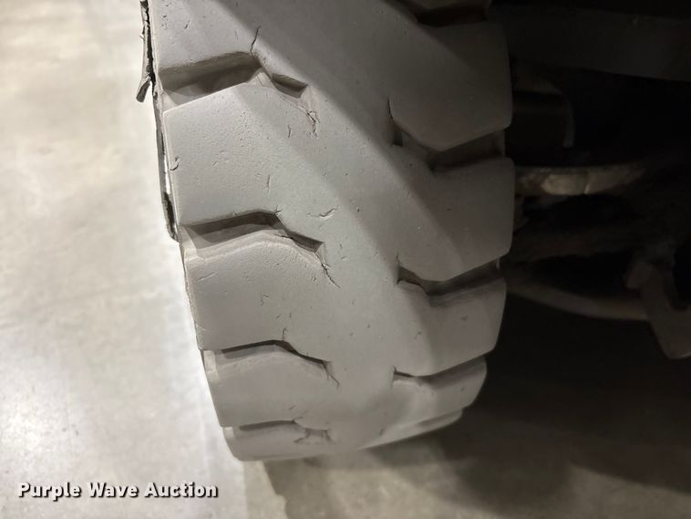 image for item EF1073 2018 Crown FC5214-40 forklift
