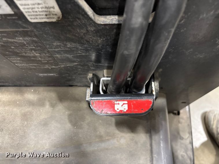 image for item EF1074 2018 Crown FC5214-40 forklift