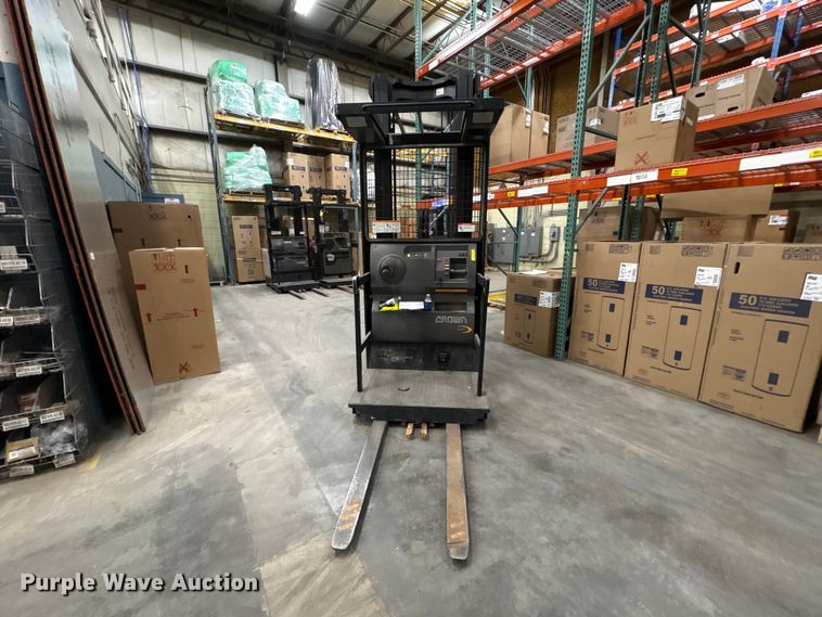 image for item EF1086 2017 Crown SP3520-30 order picker