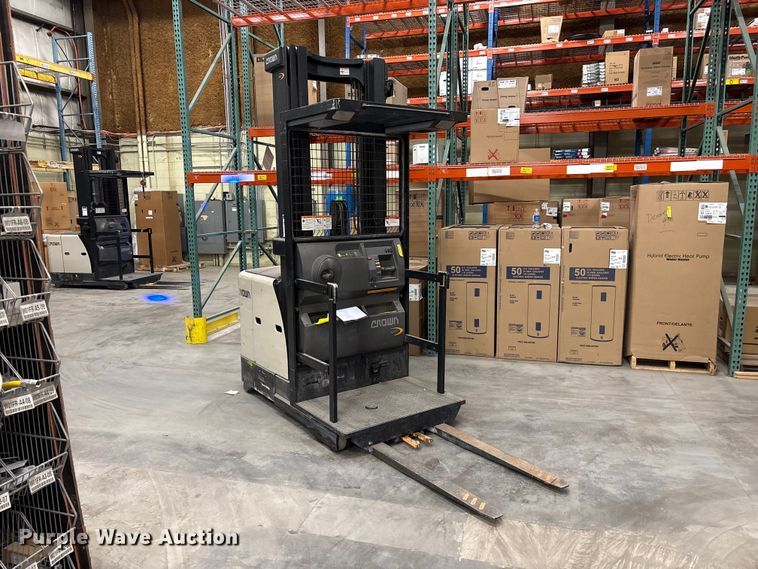 image for item EF1086 2017 Crown SP3520-30 order picker