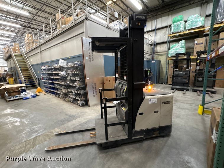 image for item EF1086 2017 Crown SP3520-30 order picker