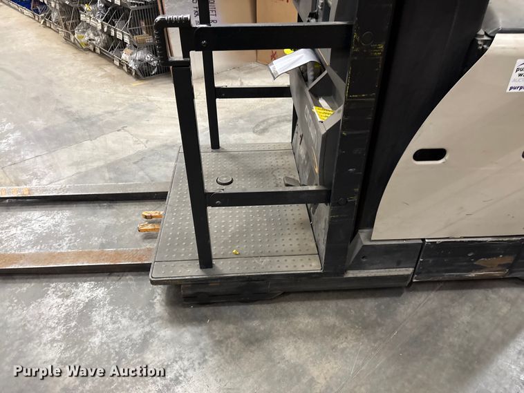 image for item EF1086 2017 Crown SP3520-30 order picker