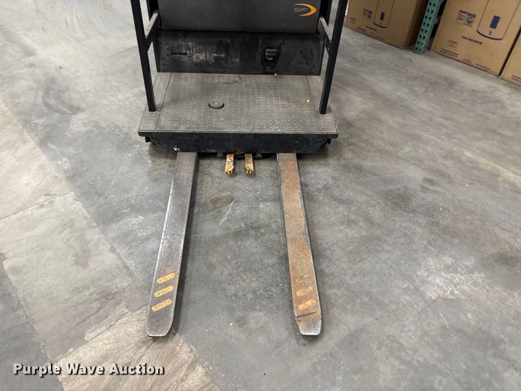 image for item EF1086 2017 Crown SP3520-30 order picker