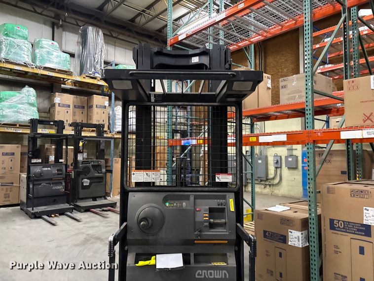 image for item EF1086 2017 Crown SP3520-30 order picker