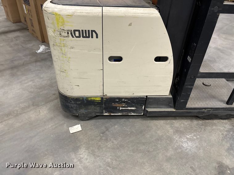 image for item EF1086 2017 Crown SP3520-30 order picker