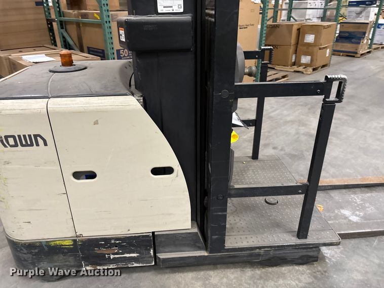 image for item EF1086 2017 Crown SP3520-30 order picker