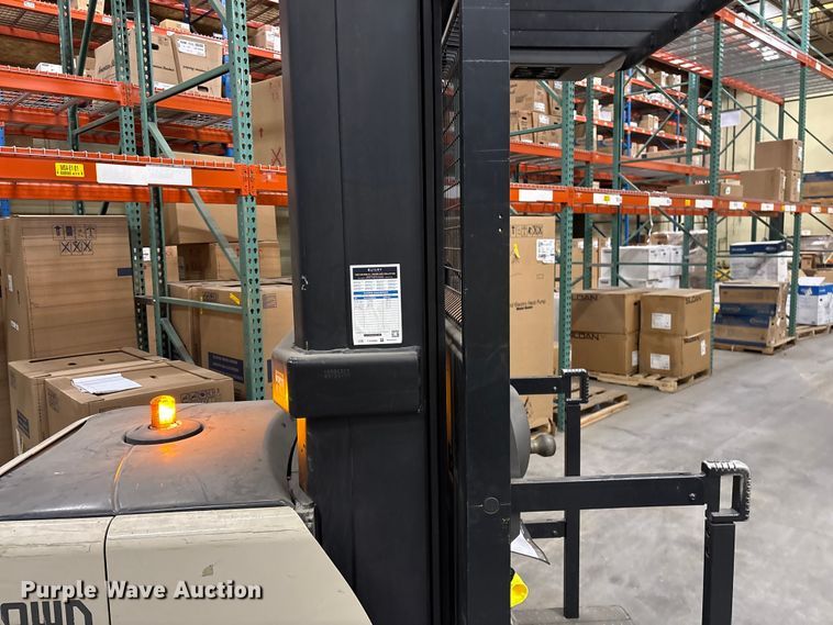 image for item EF1086 2017 Crown SP3520-30 order picker