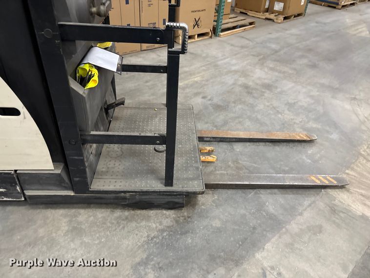 image for item EF1086 2017 Crown SP3520-30 order picker