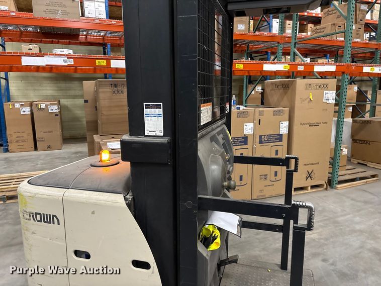 image for item EF1086 2017 Crown SP3520-30 order picker