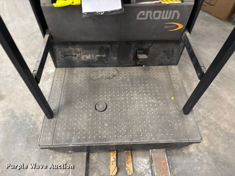image for item EF1086 2017 Crown SP3520-30 order picker