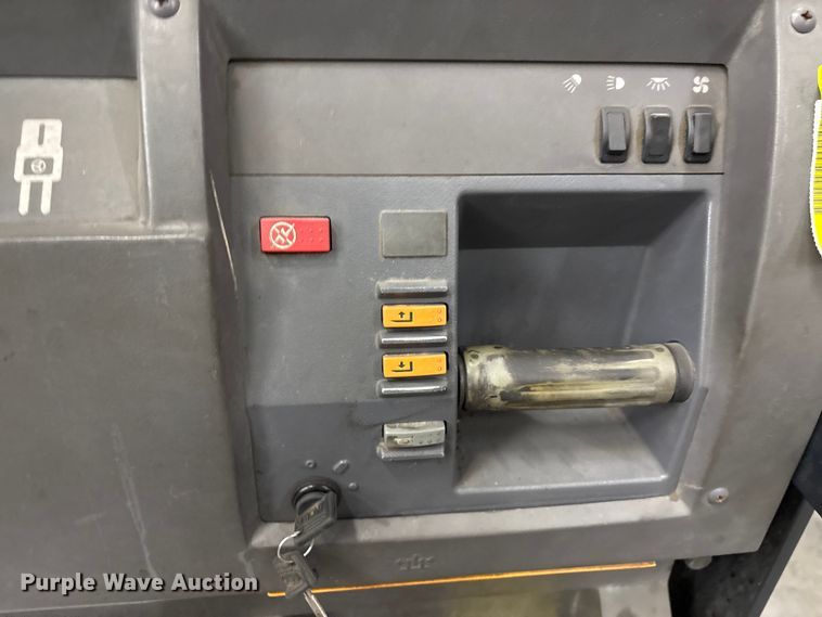 image for item EF1086 2017 Crown SP3520-30 order picker