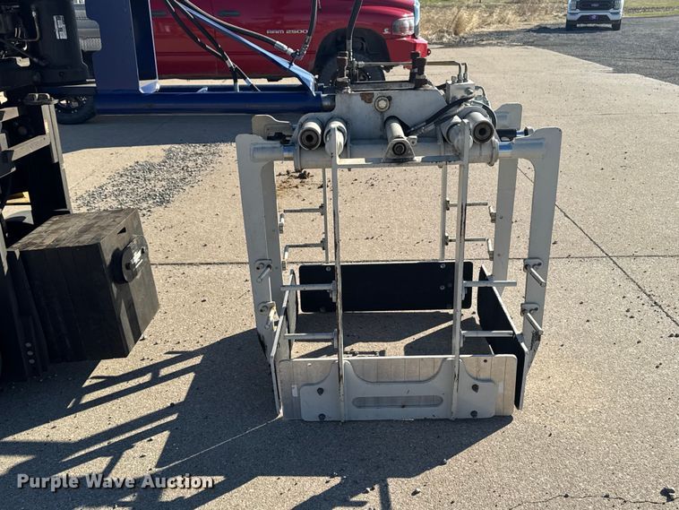 image for item EF2443 Yale GLC060VXNVSV113 forklift