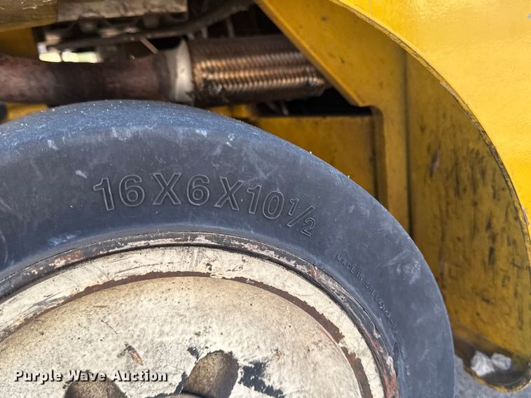 image for item EF2443 Yale GLC060VXNVSV113 forklift