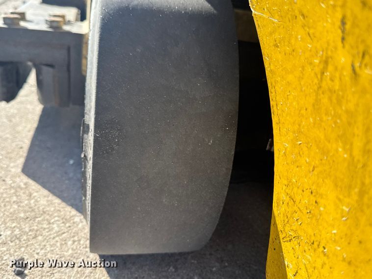 image for item EF2443 Yale GLC060VXNVSV113 forklift