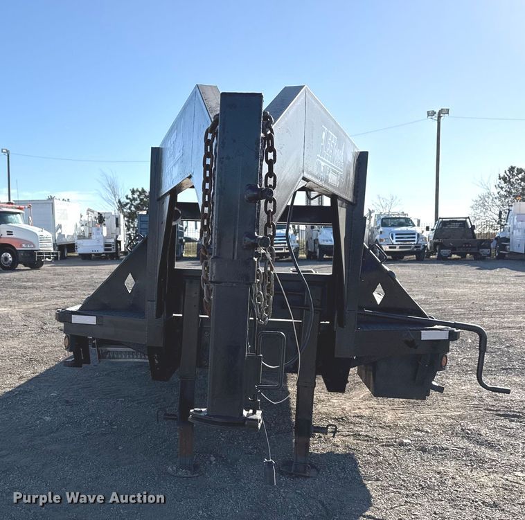 image for item EG2104 2011 Diamond C Trailer equipment trailer