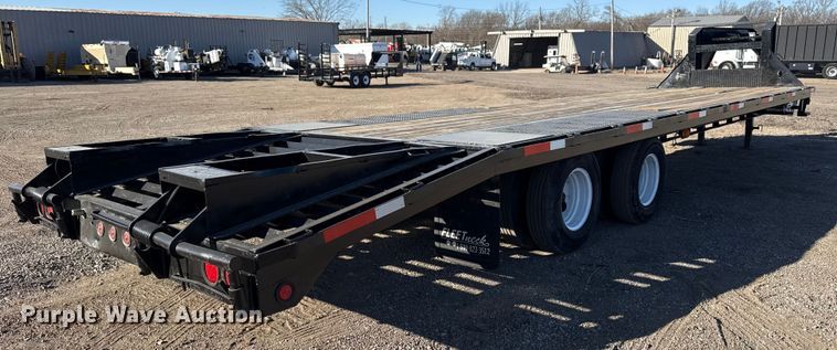 image for item EG2104 2011 Diamond C Trailer equipment trailer