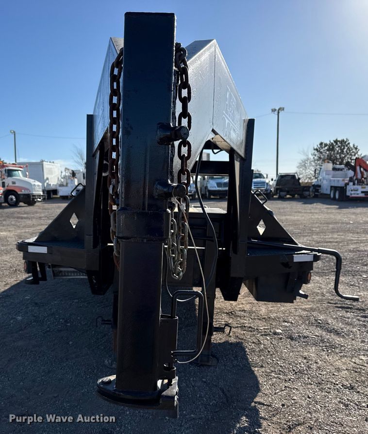 image for item EG2104 2011 Diamond C Trailer equipment trailer