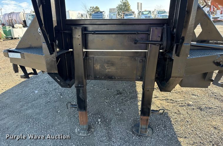 image for item EG2104 2011 Diamond C Trailer equipment trailer
