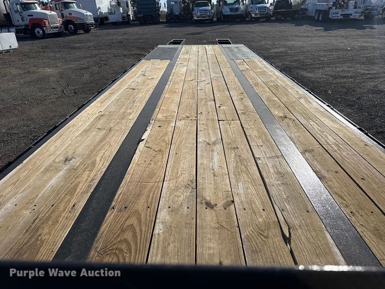 image for item EG2104 2011 Diamond C Trailer equipment trailer