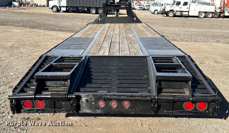 image for item EG2104 2011 Diamond C Trailer equipment trailer