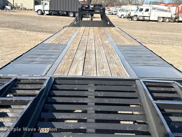 image for item EG2104 2011 Diamond C Trailer equipment trailer