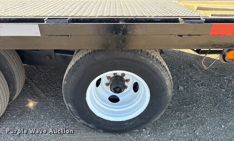 image for item EG2104 2011 Diamond C Trailer equipment trailer