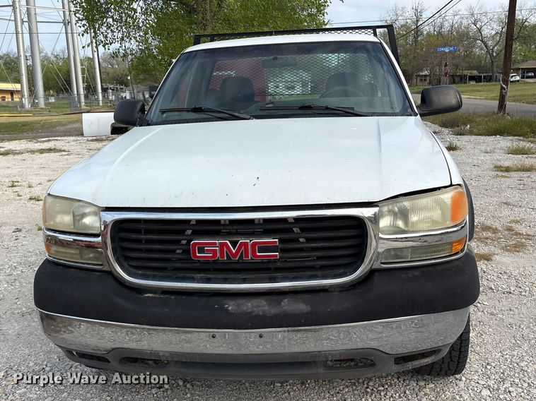 image for item EG6122 2001 GMC Sierra 2500HD flatbed pickup truck