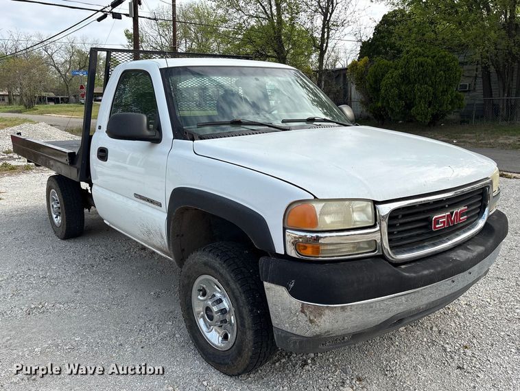 image for item EG6122 2001 GMC Sierra 2500HD flatbed pickup truck