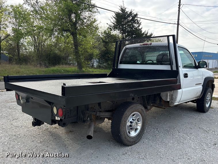 image for item EG6122 2001 GMC Sierra 2500HD flatbed pickup truck