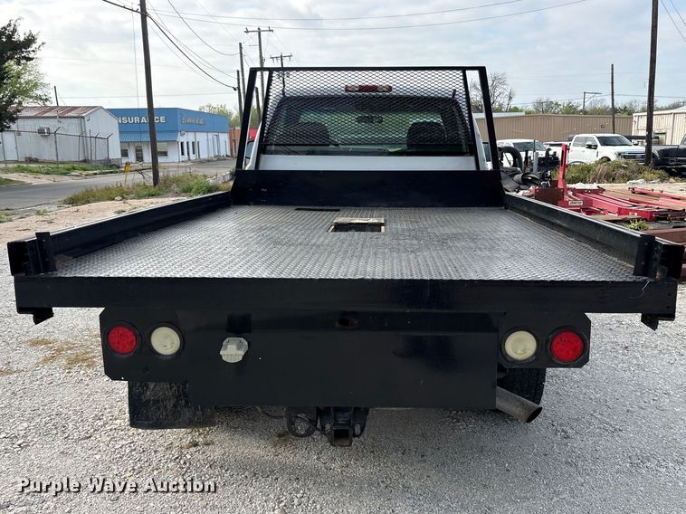 image for item EG6122 2001 GMC Sierra 2500HD flatbed pickup truck