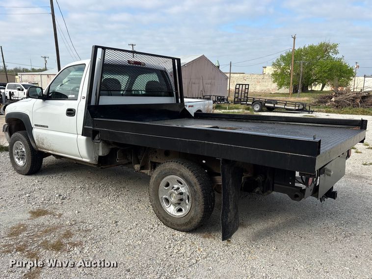 image for item EG6122 2001 GMC Sierra 2500HD flatbed pickup truck