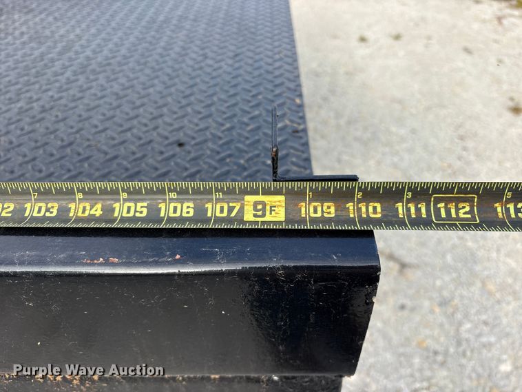 image for item EG6122 2001 GMC Sierra 2500HD flatbed pickup truck