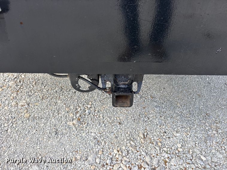 image for item EG6122 2001 GMC Sierra 2500HD flatbed pickup truck