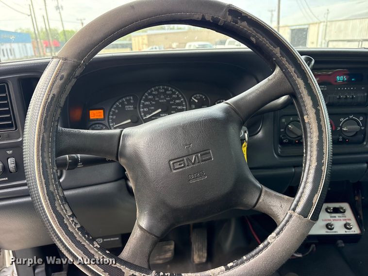 image for item EG6122 2001 GMC Sierra 2500HD flatbed pickup truck