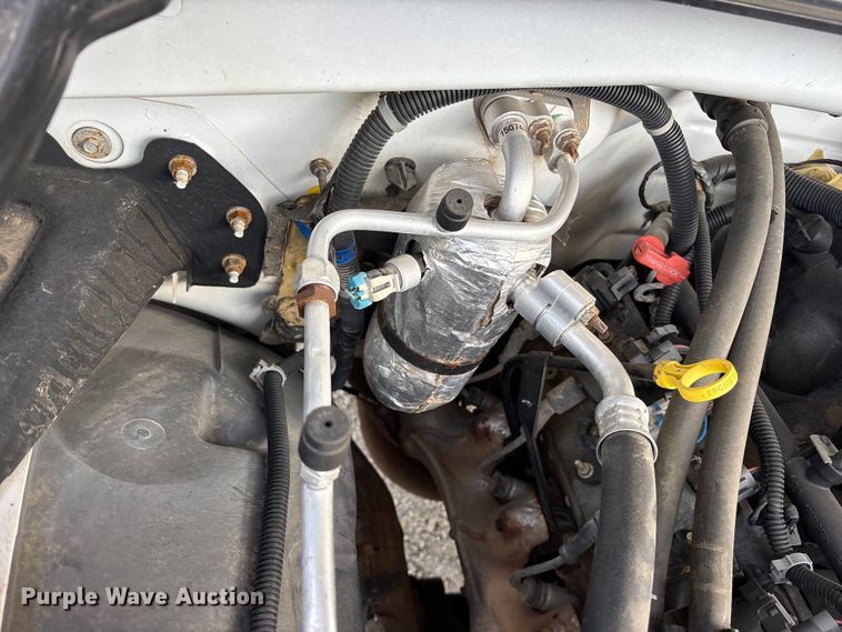 image for item EG6122 2001 GMC Sierra 2500HD flatbed pickup truck