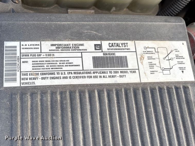 image for item EG6122 2001 GMC Sierra 2500HD flatbed pickup truck