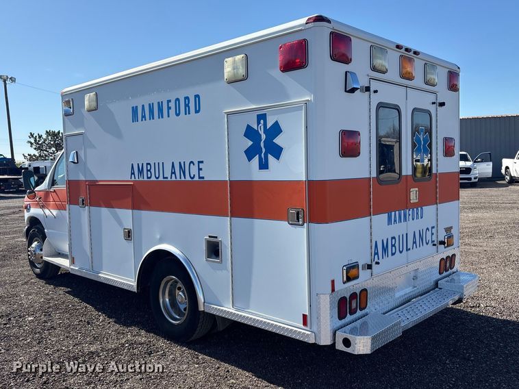 image for item EG8858 1997 Ford E350  ambulance