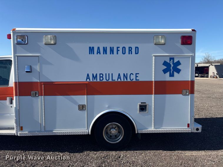 image for item EG8858 1997 Ford E350  ambulance