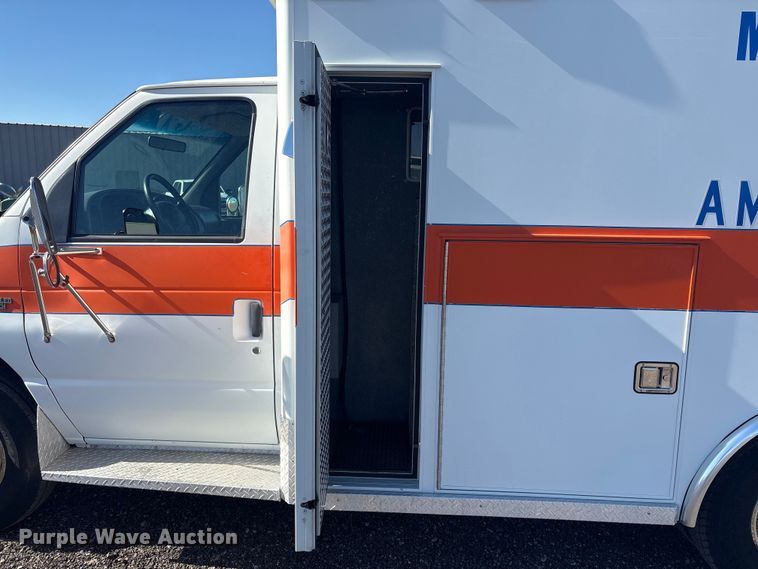 image for item EG8858 1997 Ford E350  ambulance