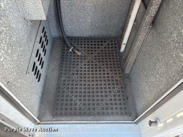 image for item EG8858 1997 Ford E350  ambulance