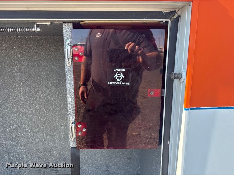 image for item EG8858 1997 Ford E350  ambulance