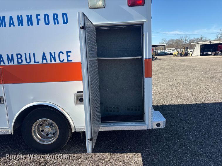 image for item EG8858 1997 Ford E350  ambulance