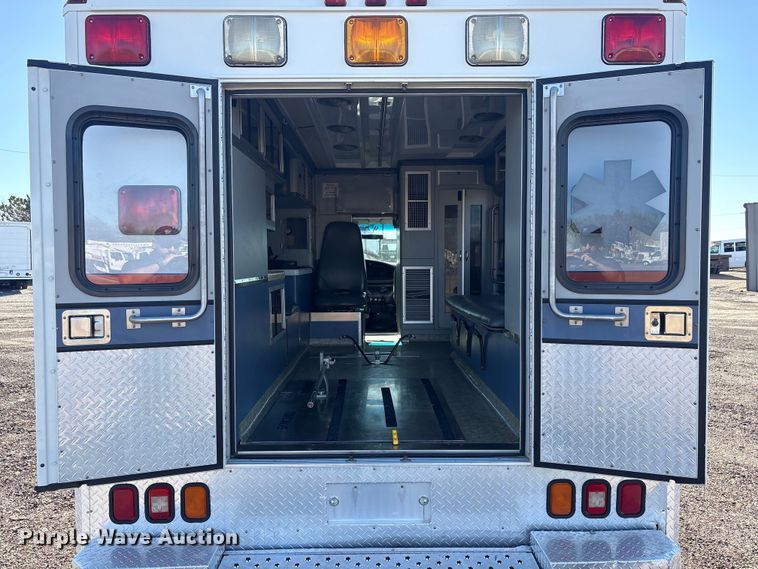 image for item EG8858 1997 Ford E350  ambulance