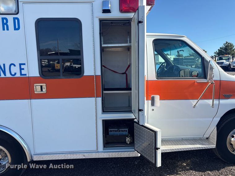 image for item EG8858 1997 Ford E350  ambulance