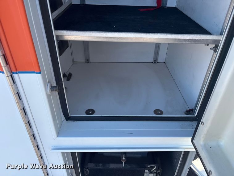 image for item EG8858 1997 Ford E350  ambulance